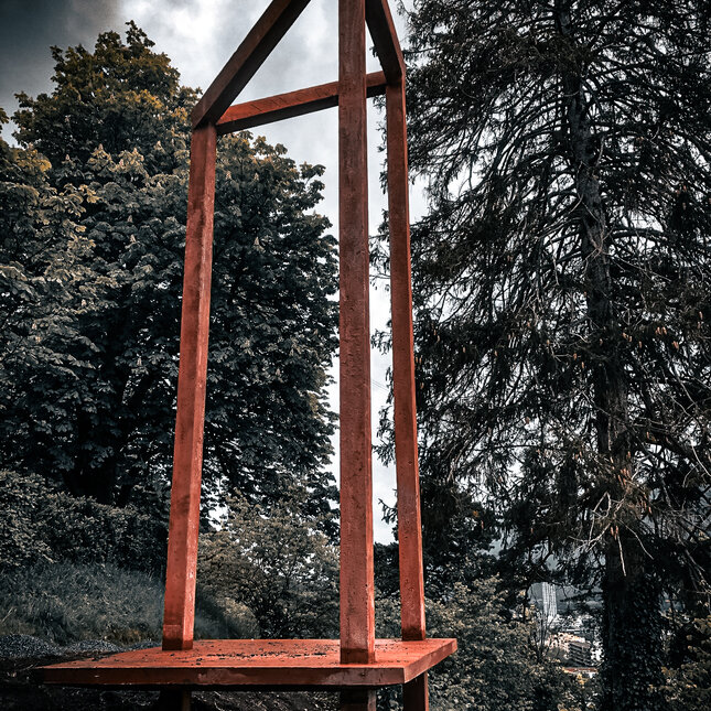 Kunst am Bau Roter Beton